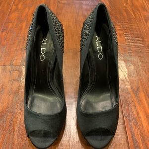 Black crystal back peep toe pumps